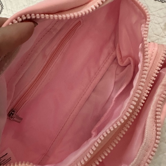 NWOT ALO Yoga Light Pink Belt Bag- plastic on zipper pulls & adjustable piece. - Picture 7 of 8